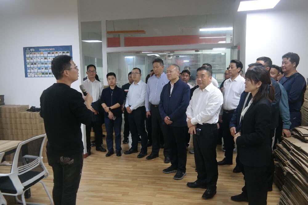 热烈欢迎县委书记和四川红原县委书记一行来我司参观指导！